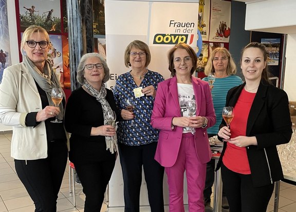 frauen.jpg  