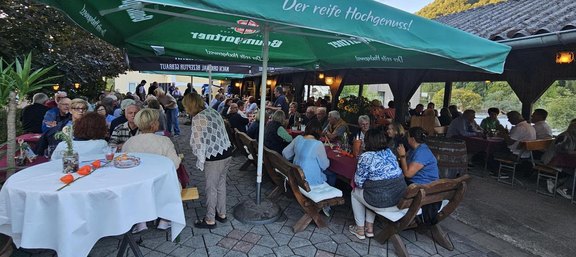 Weinfest-Besucher1.jpg  