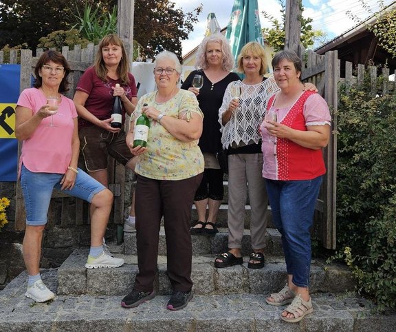 Teamfoto_Weinfest.jpg  