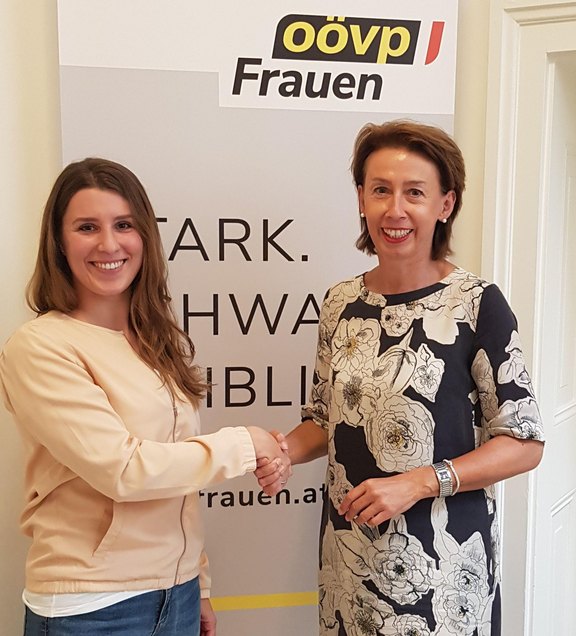 Eva_Holzer_und_LL_Doris_Schulz.jpg  