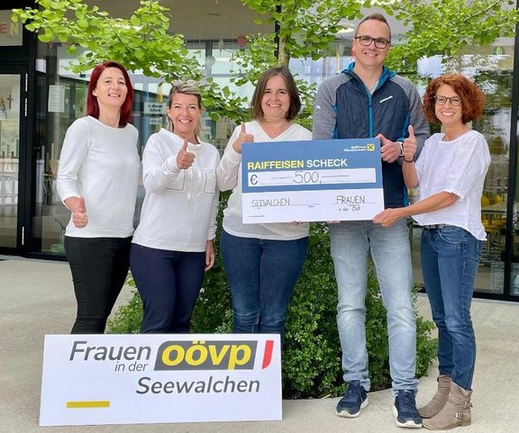 Spendenübergabe_Elternverein.jpg  